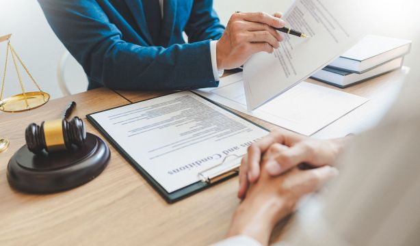 Expertos advierten que el aumento de la longevidad retrasa las herencias y aumenta la desigualdad