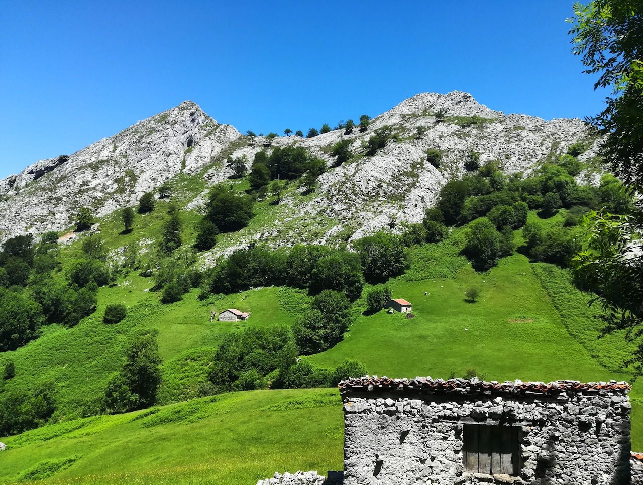 rutas sencillas por los Picos de Europa: Majada de Vierru (Carlos Losada)