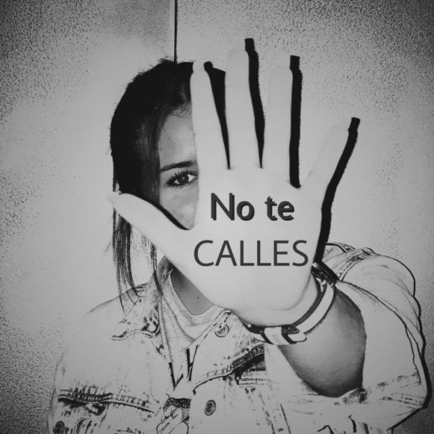 Fotografía: "No te calles"  de Carla García y Jazmina Núñez. Ganadoras del IV Concurso de Fotografía “Todos y todas contra la violencia de género” - 25 N / 1.200 millones de mujeres de este planeta son maltratadas por el mero hecho de serlo