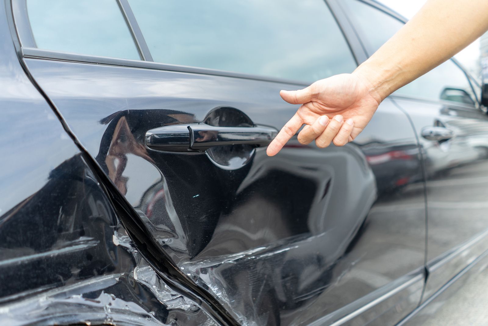 ¿Qué hacer cuando te dan un golpe en el coche y no se sabe quién ha sido?