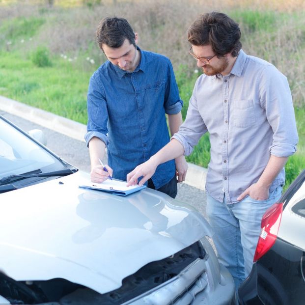 ¿Qué hacer cuando te dan un golpe en el coche y no se sabe quién ha sido el responsable?