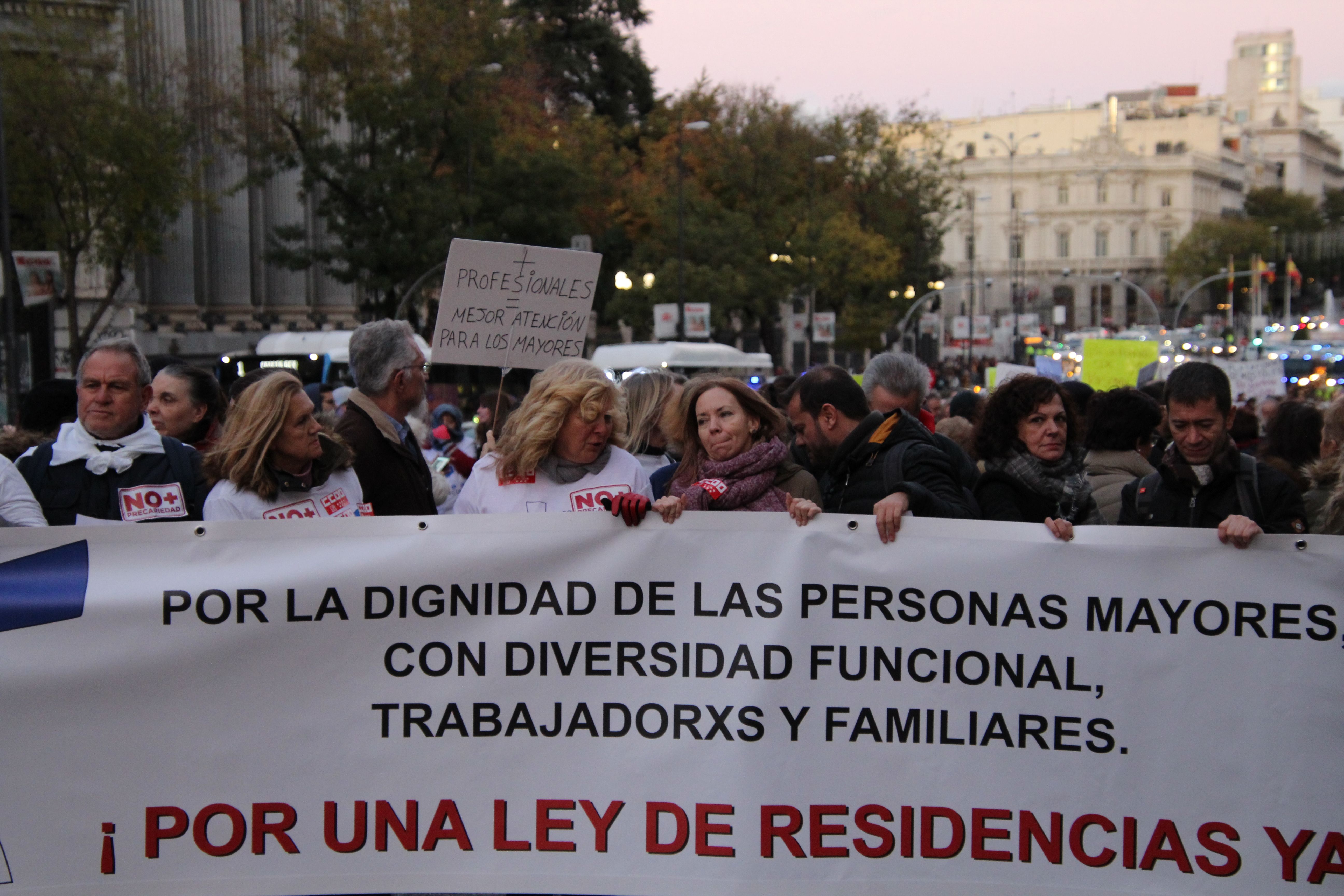 Familiares y trabajadores claman por una Ley de Residencias que dignifique el trato a los mayores