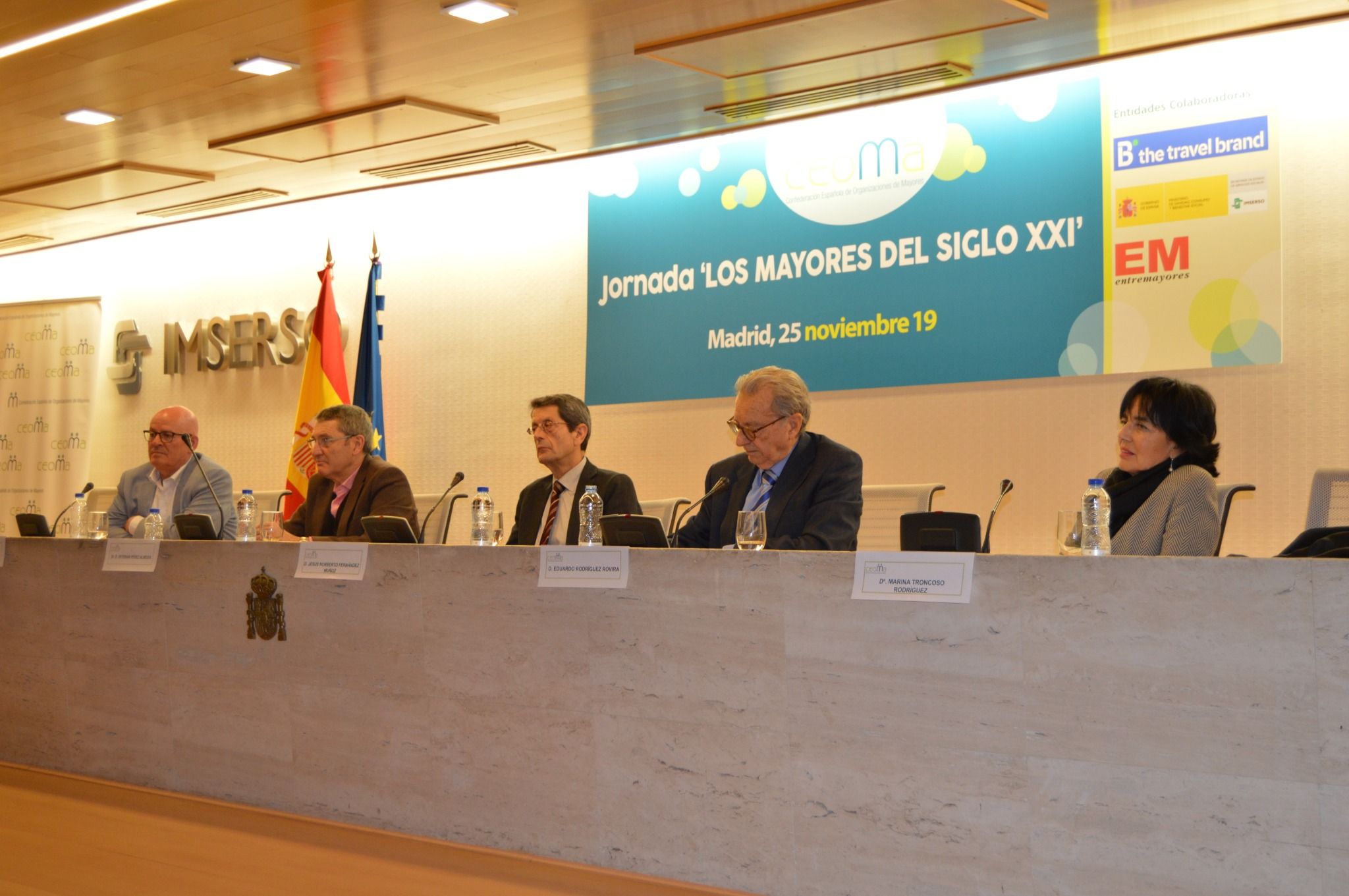 Mesa redonda sobre 'El futuro de los mayores en España"