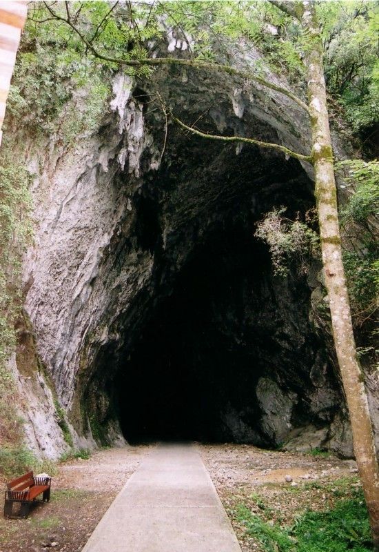 Camino de la Cuevas de Ramales