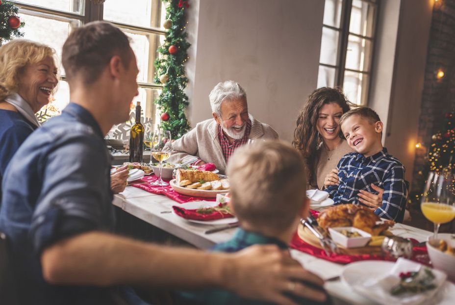 Sigue estos consejos de consumo si quieres gastar menos en tu cena de Navidad