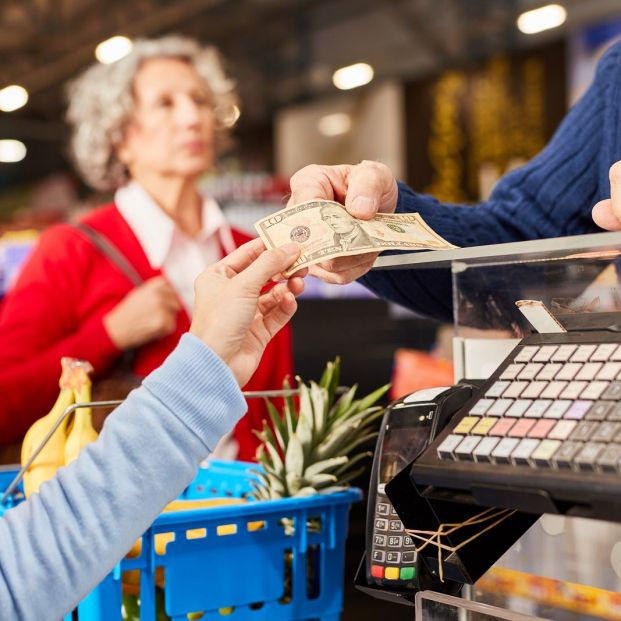 Sigue estos consejos de consumo si quieres gastar menos en tu cena de Navidad