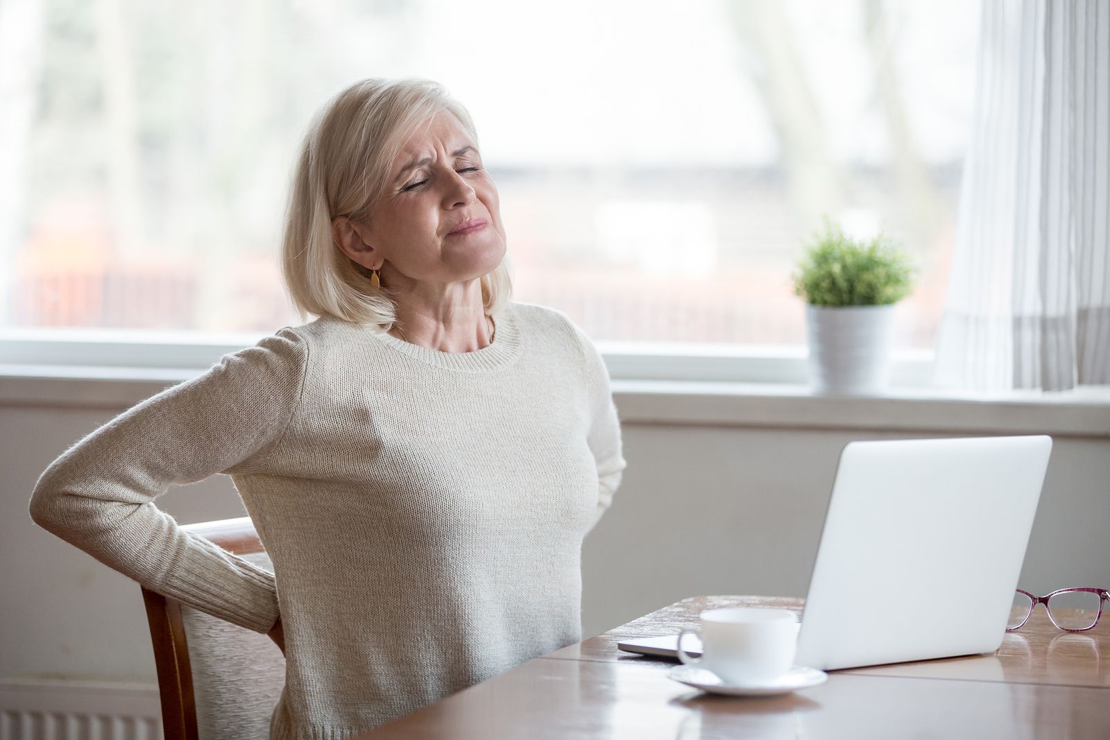 Mujeres mayores de 60 años sedentarias presentan más riesgos cardiovasculares (Bigstock)