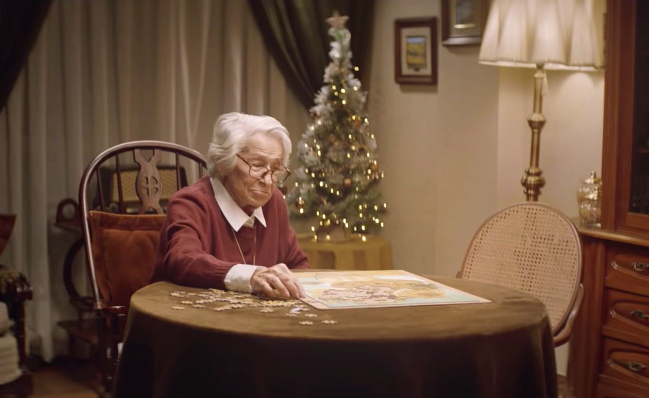 VÍDEO: 'El amigo invisible', la emotiva campaña sobre la soledad de las personas mayores en Navidad