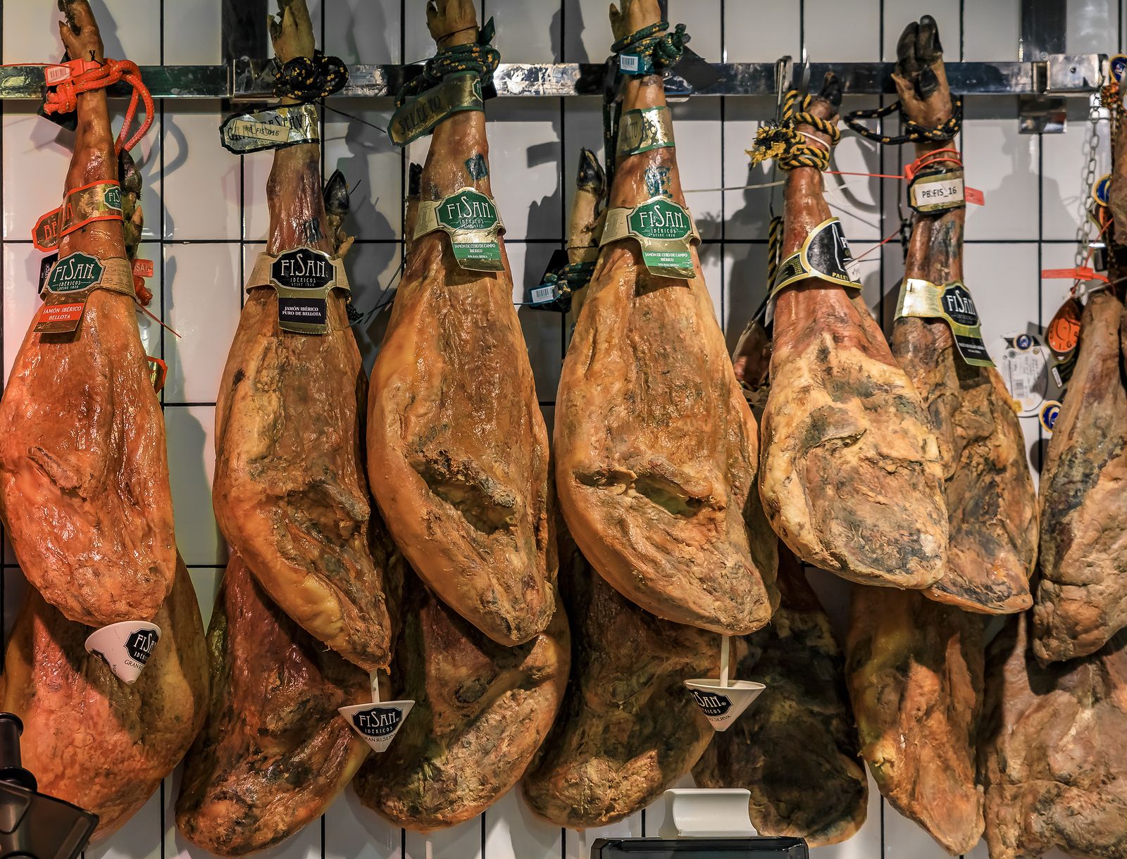 Todo lo que debes saber para llevarte a casa un buen jamón estas navidades