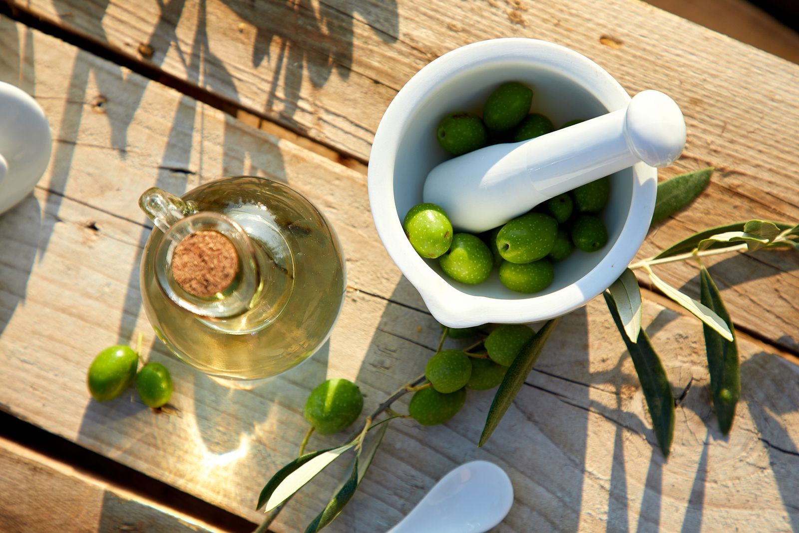 El aceite de oliva reduce el dolor y tiene otras propiedades saludables para mayores