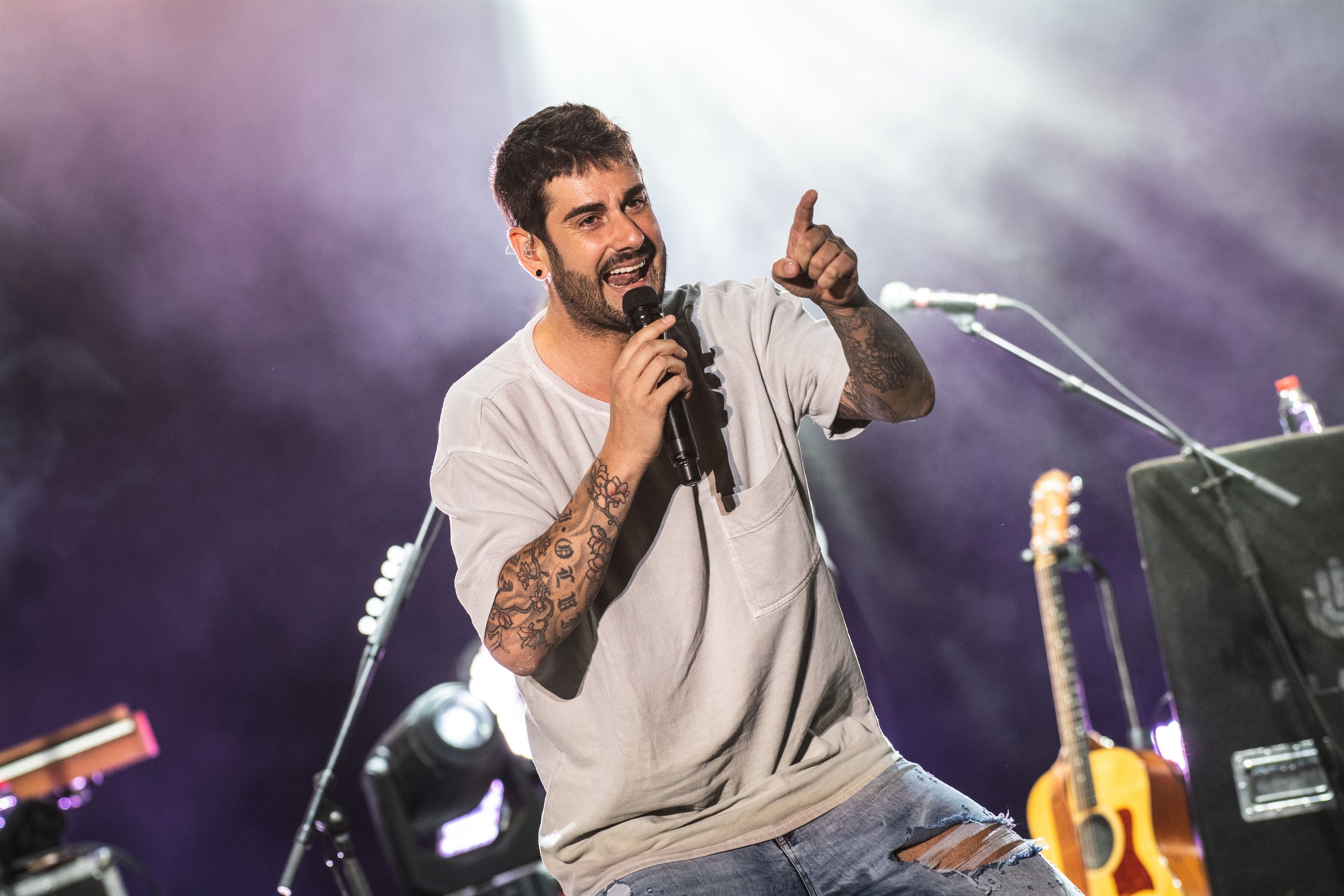 Reacciones ante la foto de Melendi con la que ha recordado a su abuelo. Foto: EuropaPress 