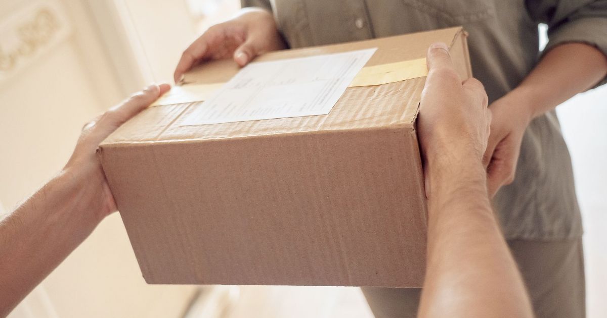¿Recibes en casa un paquete que no pediste? Es una estafa