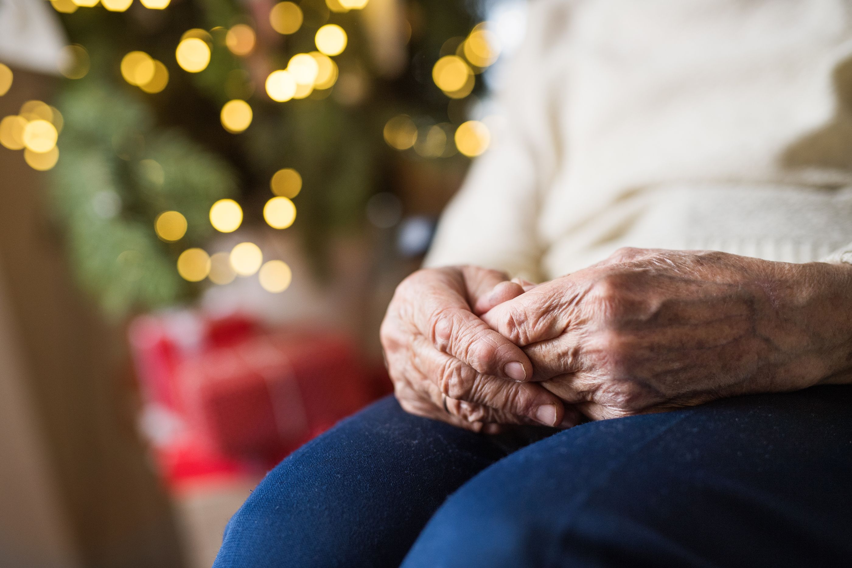 Mayores solos Navidad, uno de los momentos más duros a la hora de sufrir el 'síndrome de la silla vacía'