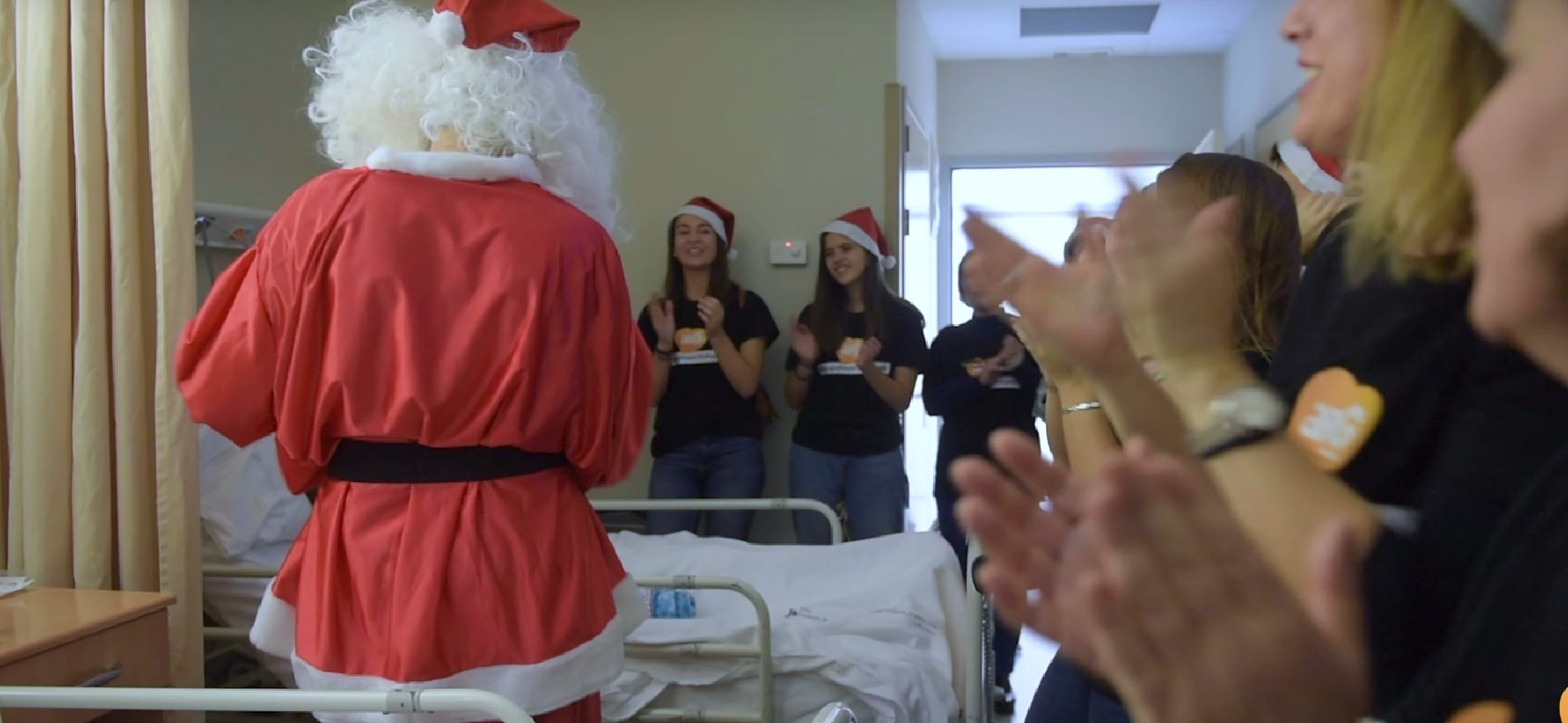 Nueva edición de la campaña solidaria 'Ningún Mayor sin Regalos' esta Navidad