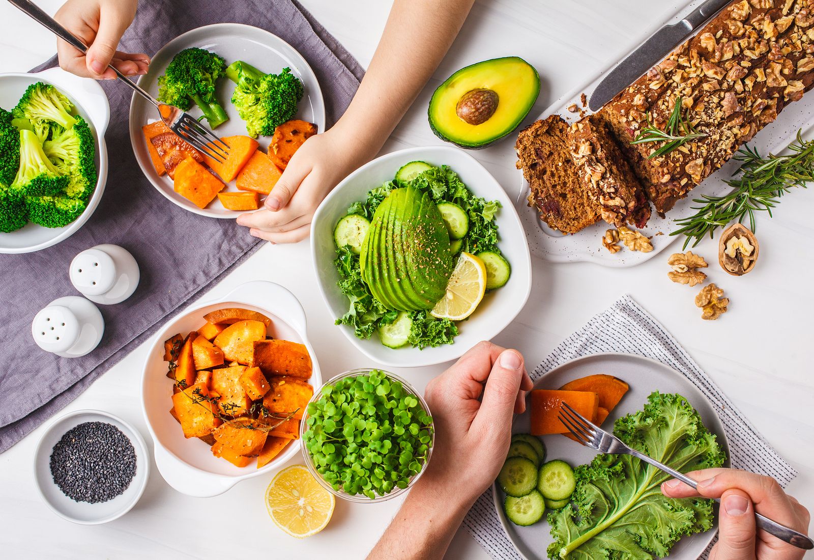 Pautas nutricionales para conseguir que la cena de una persona mayor sea siempre saludable