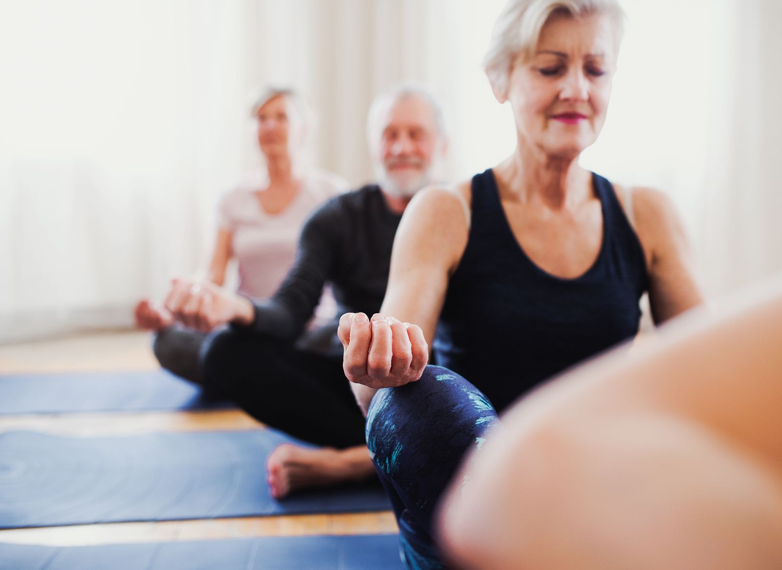 Alimentos que es mejor evitar cuando las personas mayores practican yoga