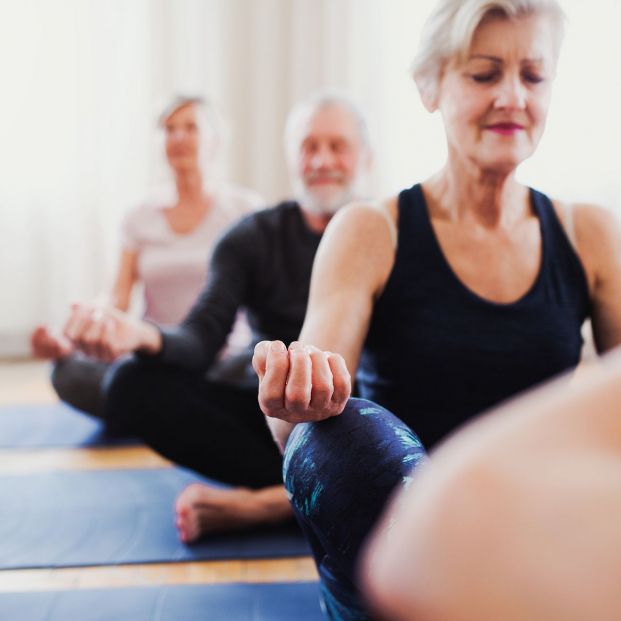Alimentos que es mejor evitar cuando las personas mayores practican yoga