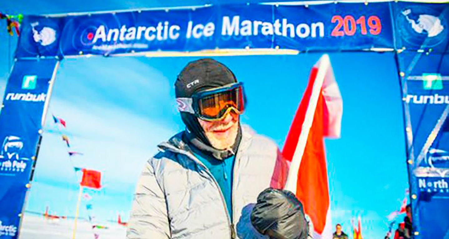 Roy Jorgen Svenningsen logra acabar el Maratón de Hielo de la Antártida a sus 84 años