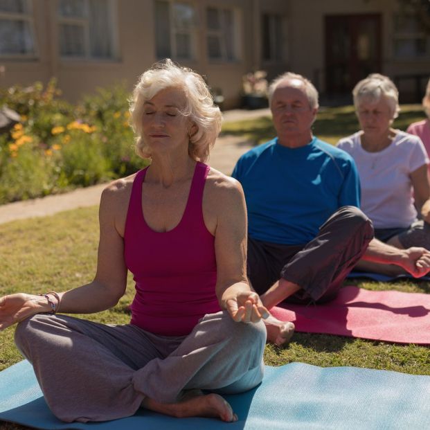 El yoga y la fisioterapia son buenos para paliar las alteraciones del sueño por dolor lumbar