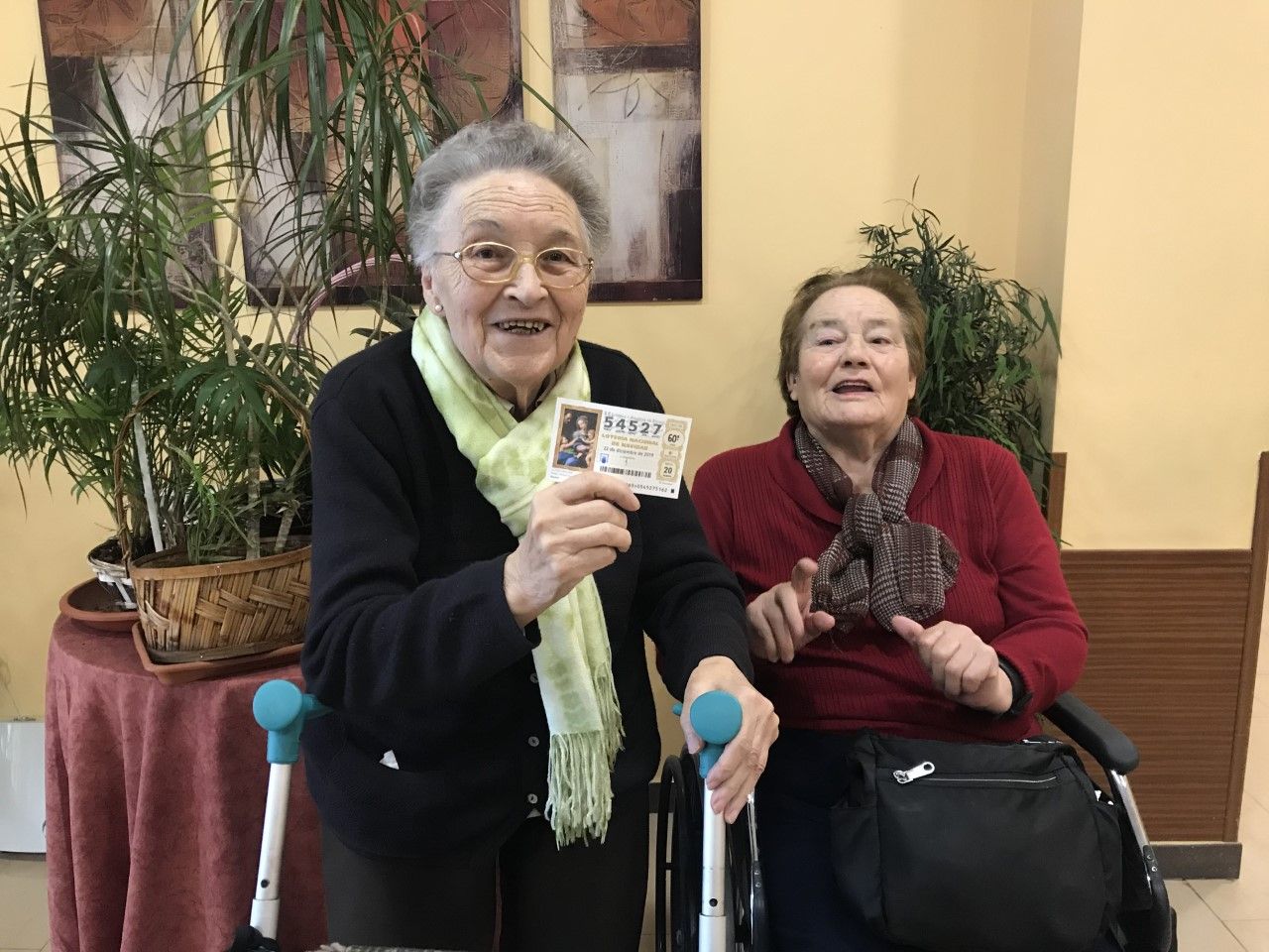 Un quinto premio de la Lotería toca a todos los ancianos y trabajadores de una residencia de mayores