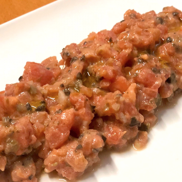 Tartar de tomate y salmón: las recetas de cocina de Eloy Moral