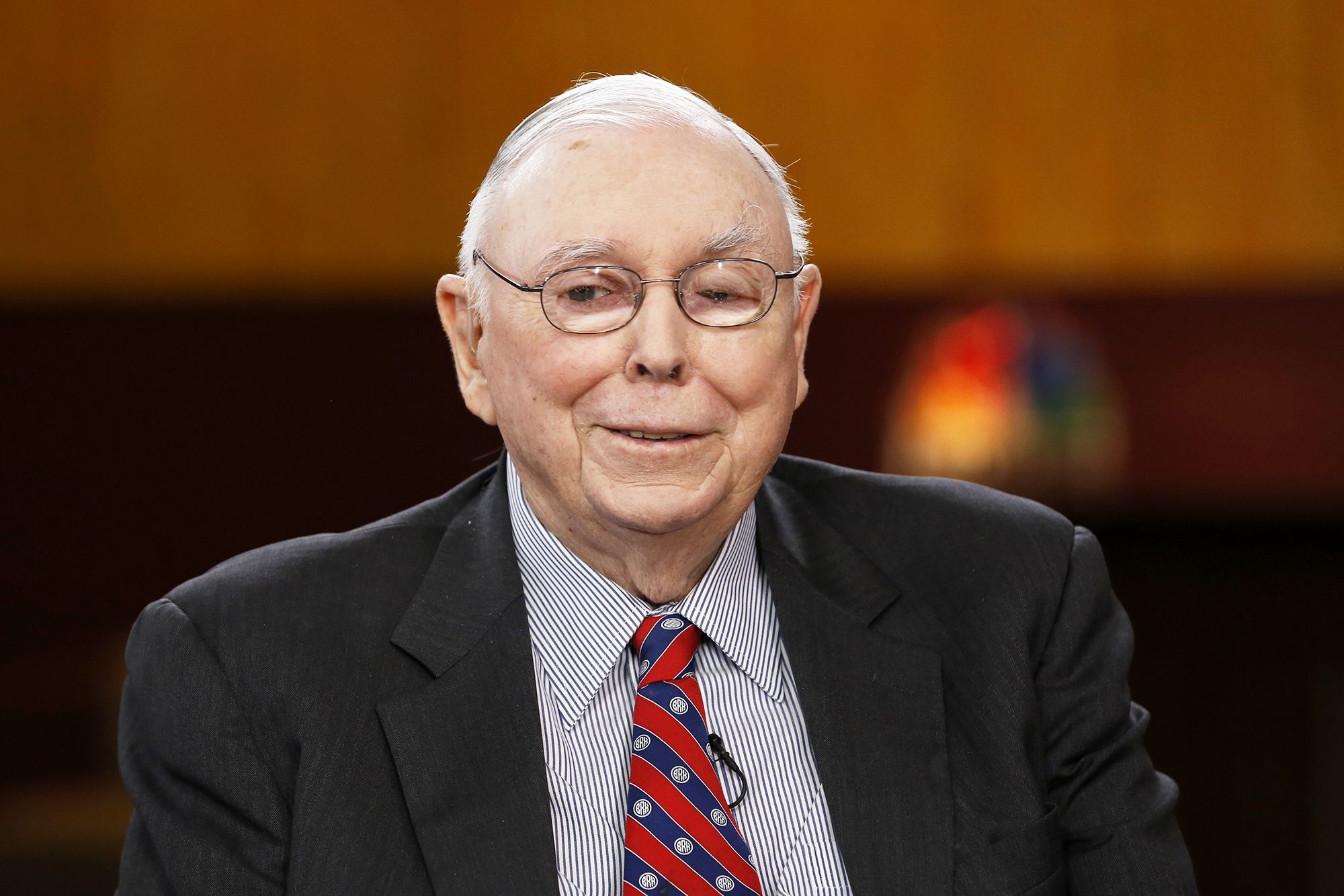 Los 6 consejos de Charlie Munger, multimillonario de 96 años, para ser feliz