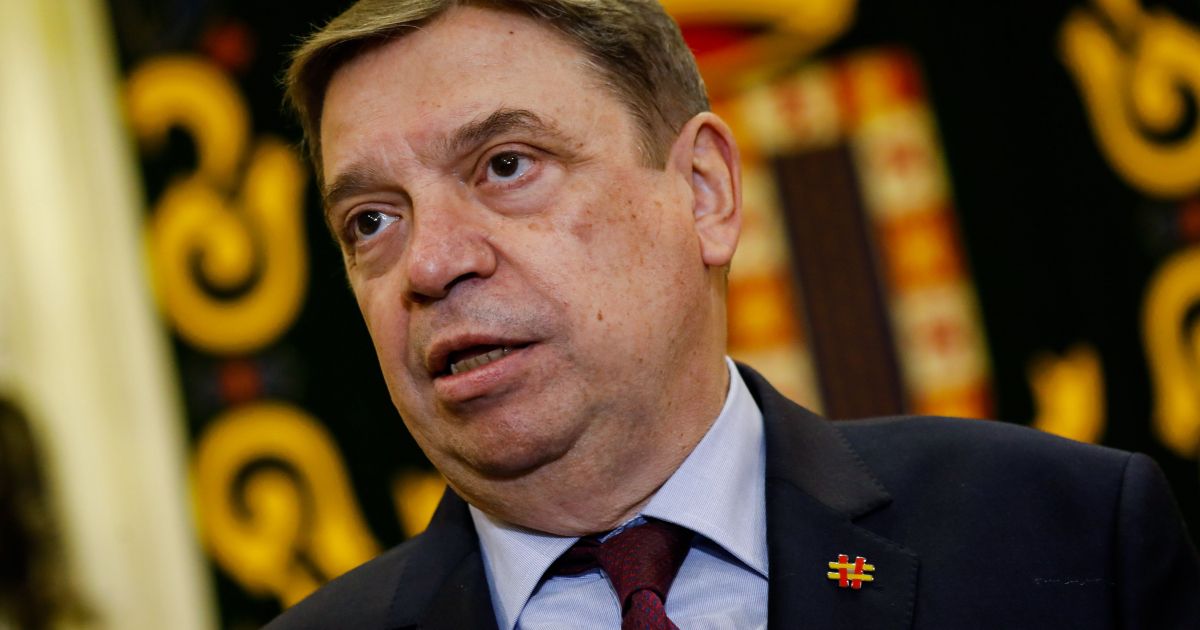 Planas anuncia 4,8 millones para el sector del vino murciano
