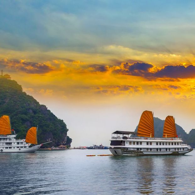 Crucero por la bahía del Halong (bigstock)