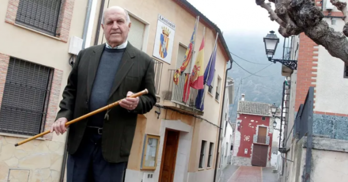 Se retira el alcalde más veterano de España