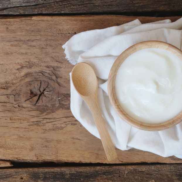 El yogur como base de mascarillas faciales (bigstock)