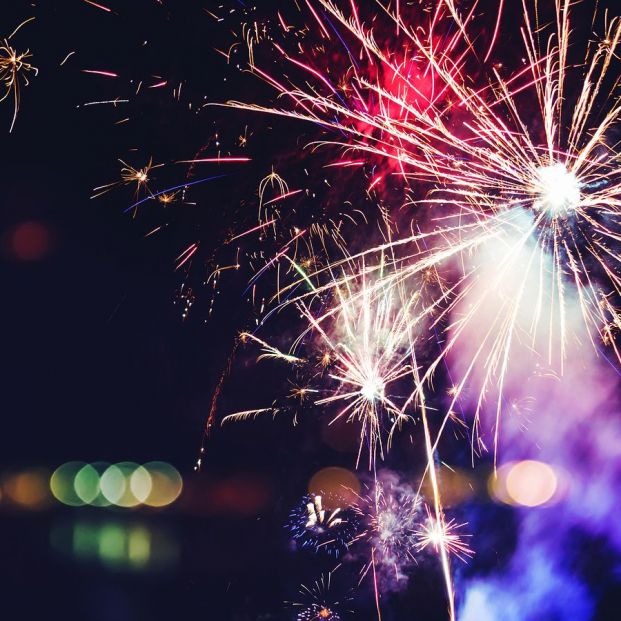 Consejos de seguridad (y posibles multas) en el caso del manejo de fuegos artificiales y petardos Consejos de seguridad (y posibles multas) en el caso del manejo de fuegos artificiales y petardos