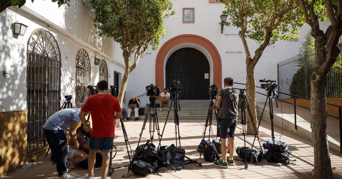 La madre de Rubiales pasa su primera noche atrincherada
