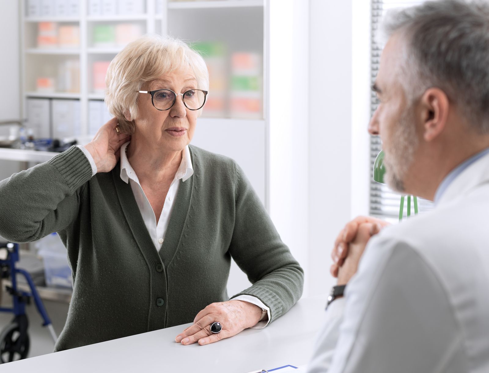 ¿Qué deben hacer las personas mayores ante un dolor persistente?