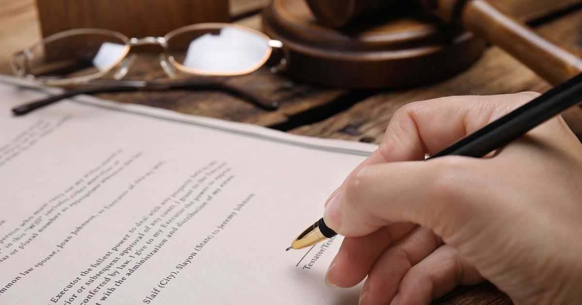 Testado Validan el testamento de un hombre con alzhéimer a una hija