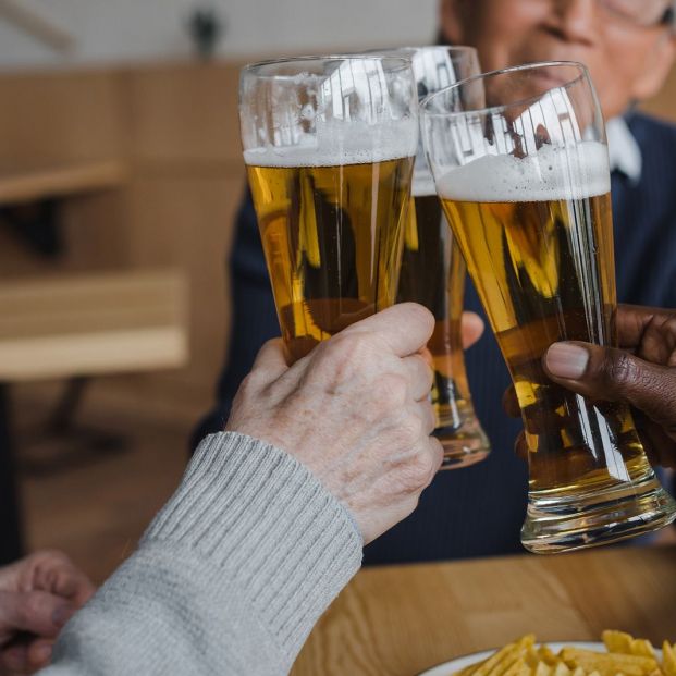¿Cómo afecta el consumo de alcohol a la piel de los mayores?