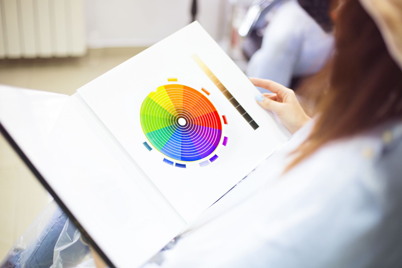 Colorterapia, qué es y cuáles son sus aplicaciones (Bigstock)