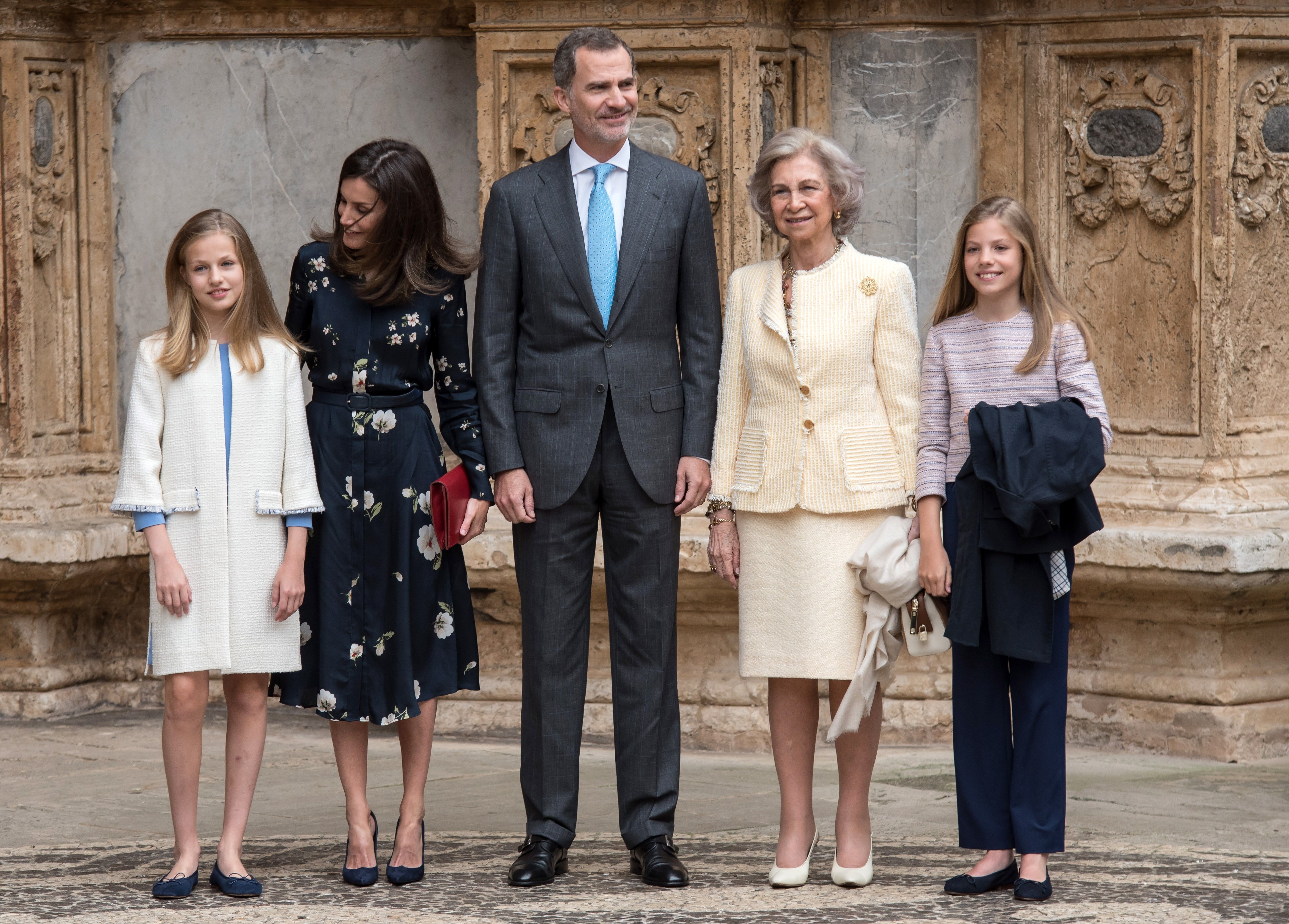 Los Reyes y las Infantas en la Misa de la Pascua con la Reina Sofía