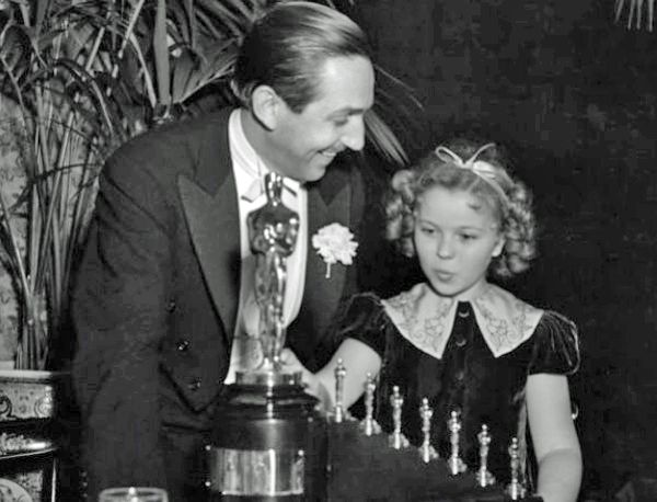 Walt Disney con su 1 + 7 Oscar