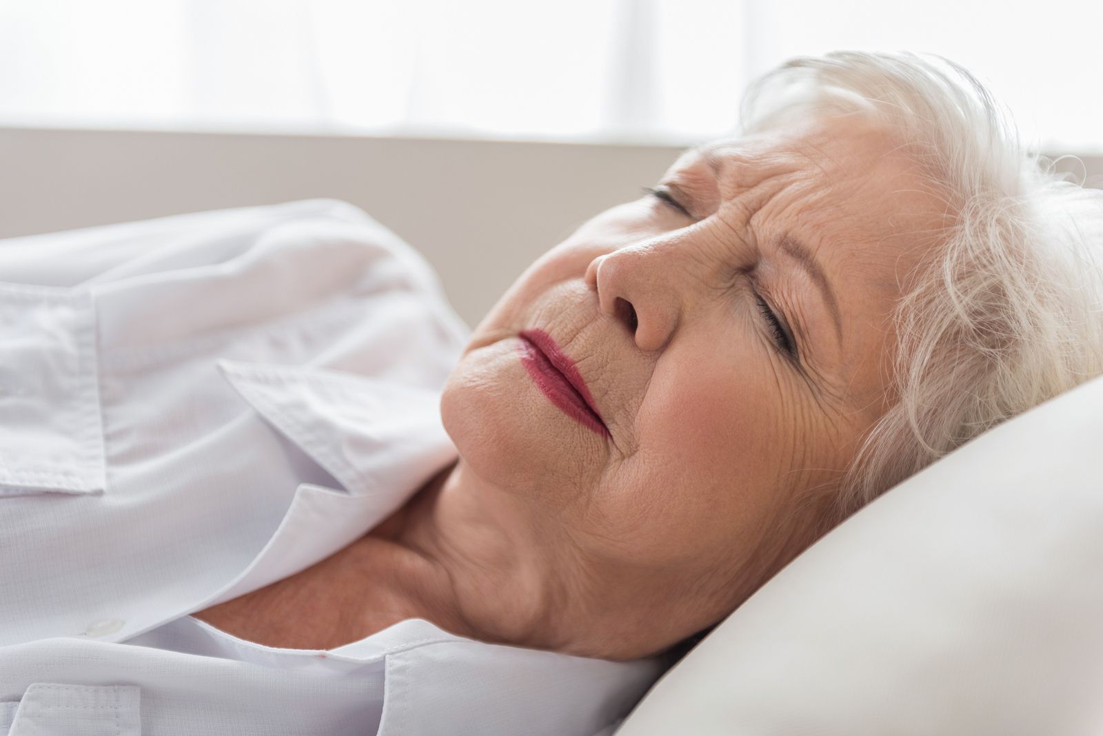 Por qué se duerme peor durante la menopausia y qué podemos hacer evitar esta situación