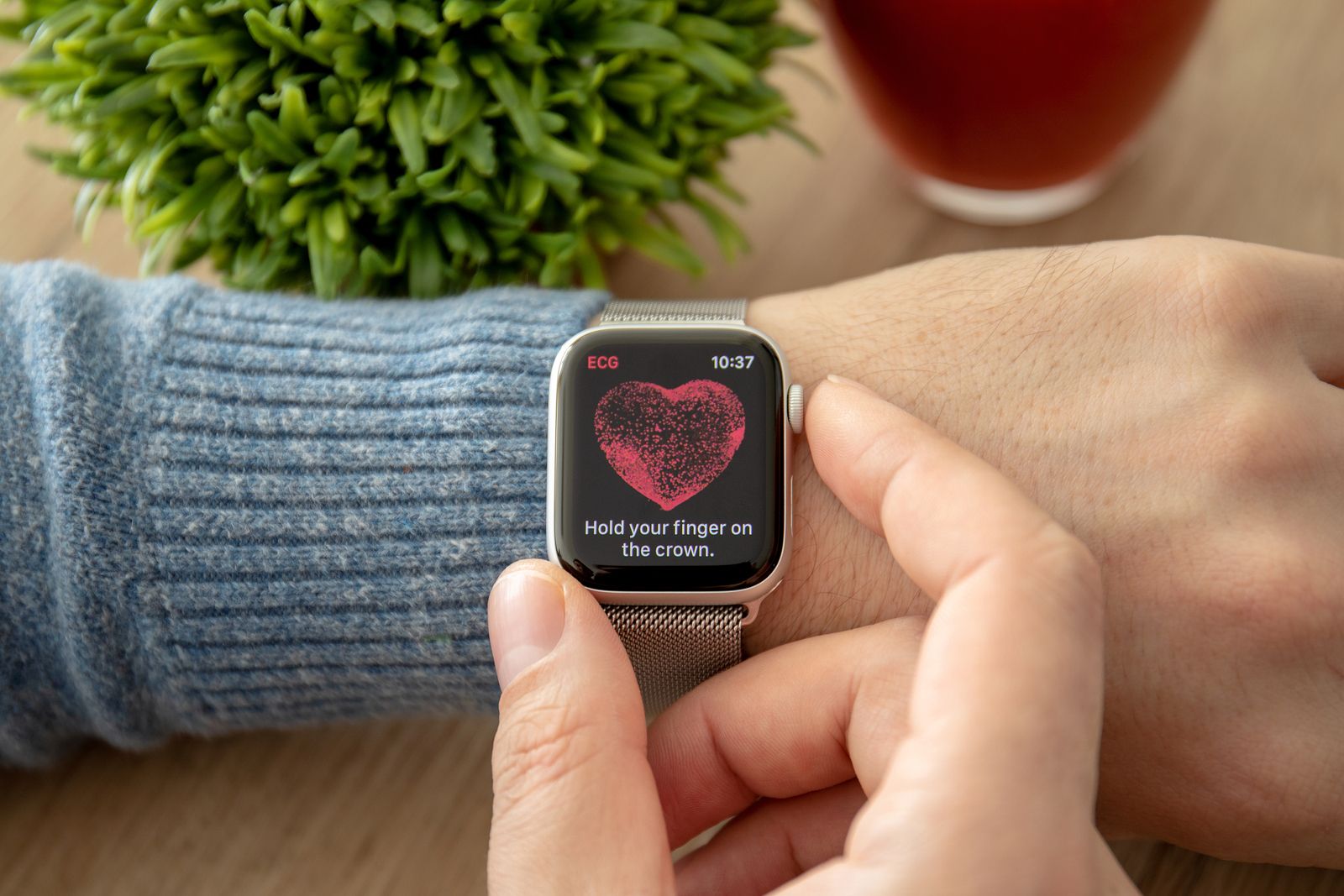 ¿Cómo un smartwatch puede ayudarte a controlar tu estado de salud en cualquier situación? El caso del Apple Watch. (big stock)