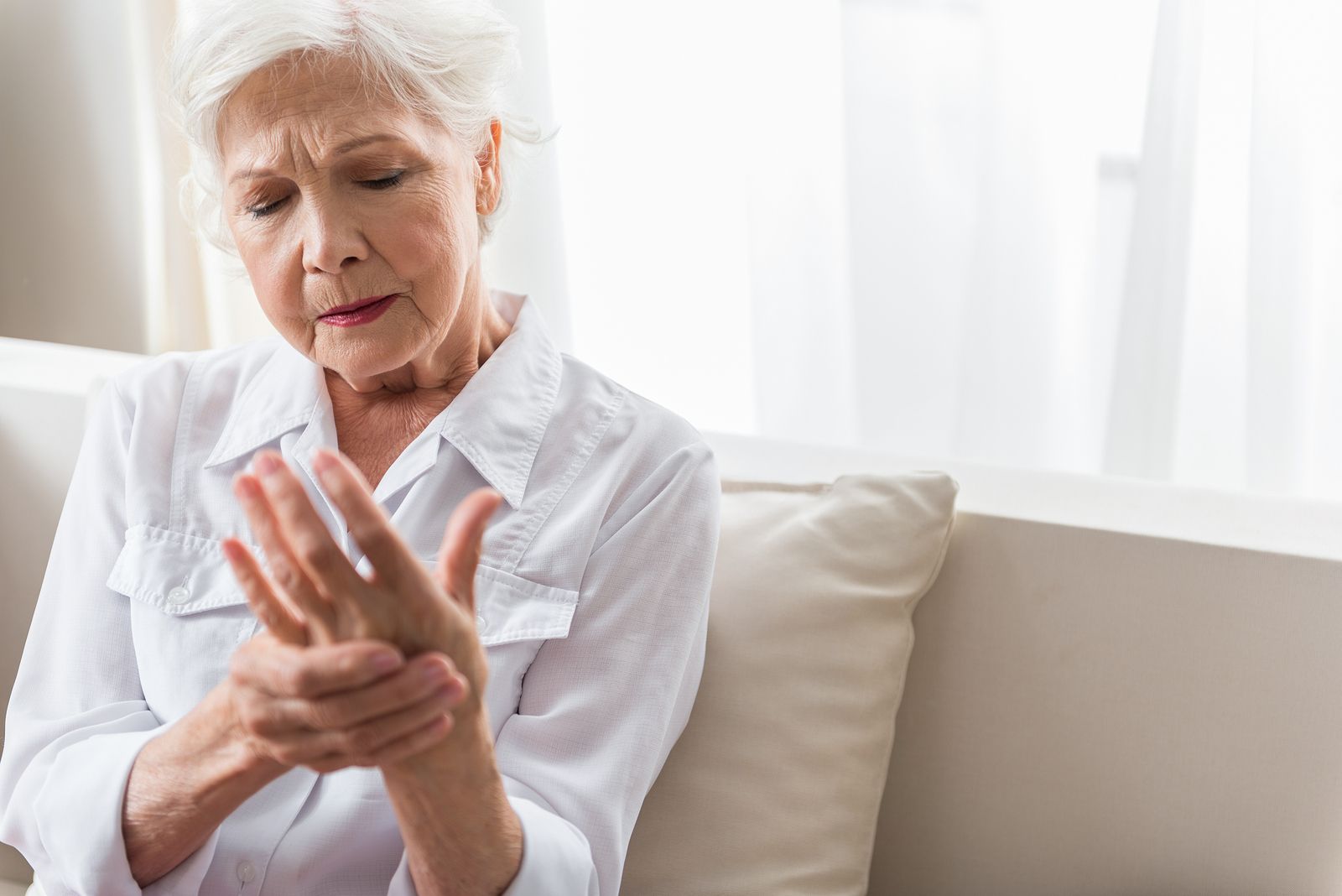 Fisioterapia para la artritis en las manos (bigstock)