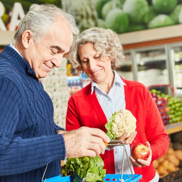 Si no se sigue una dieta saludable, la vista de las personas mayores se puede resentir
