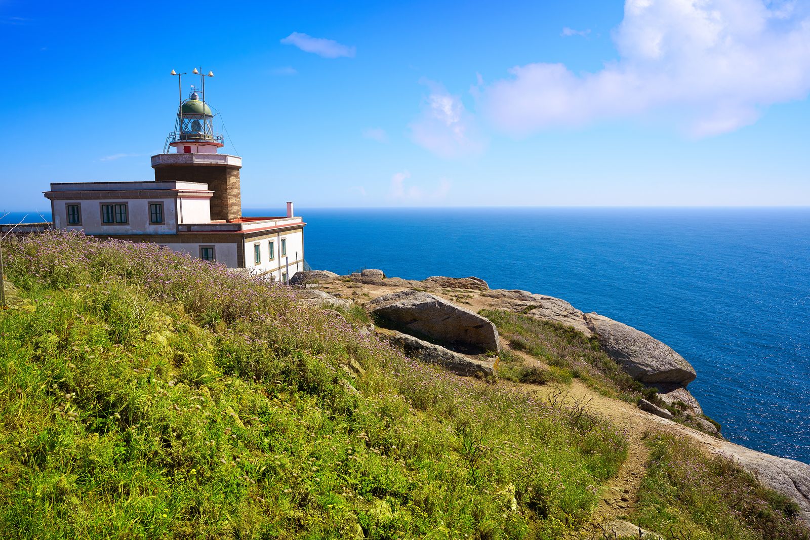 Los faros son los protagonistas en el Camiño dos faros Finisterre