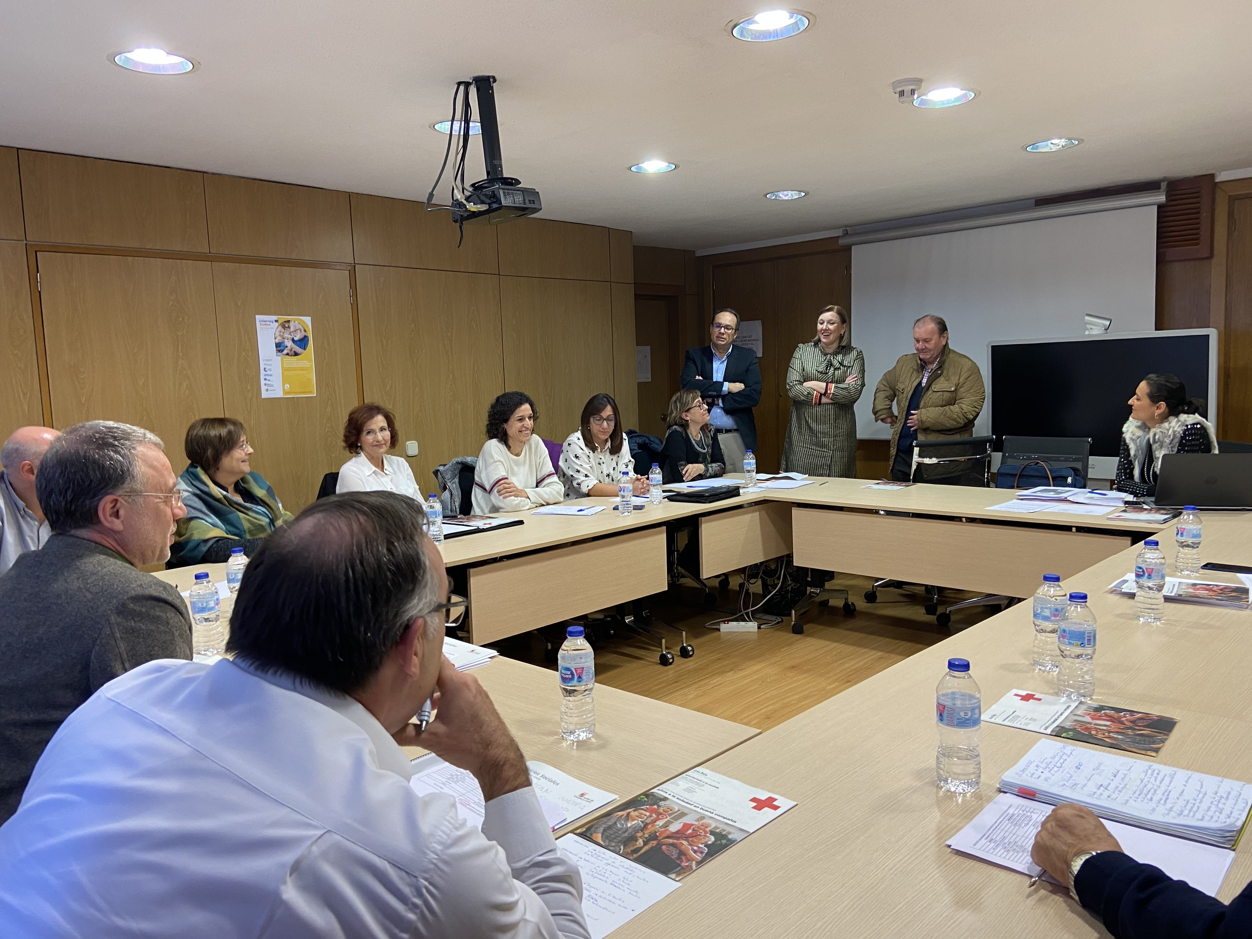 Castilla y León crea un grupo de trabajo para analizar el problema de la soledad en los mayores