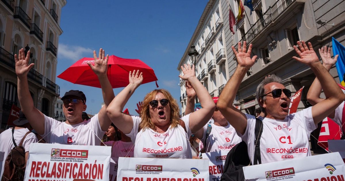 CCOO y UGT protestan ante Hacienda por la jubilación parcial