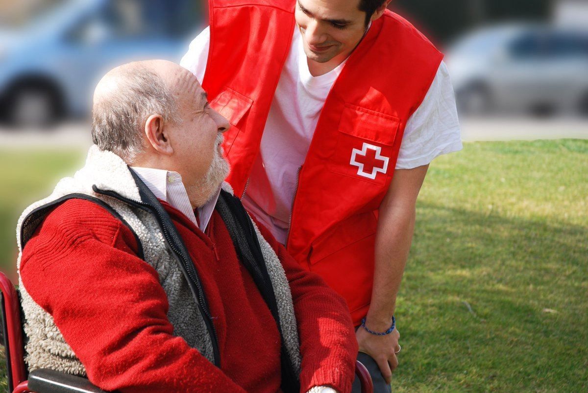 Cruz Roja idea un dispositivo para que los nietos recuerden a sus abuelos que se tomen las medicinas