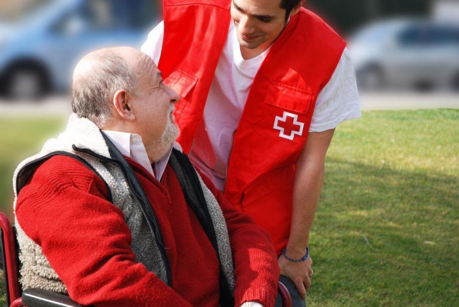 Cruz Roja idea un dispositivo para que los nietos recuerden a sus abuelos que se tomen las medicinas