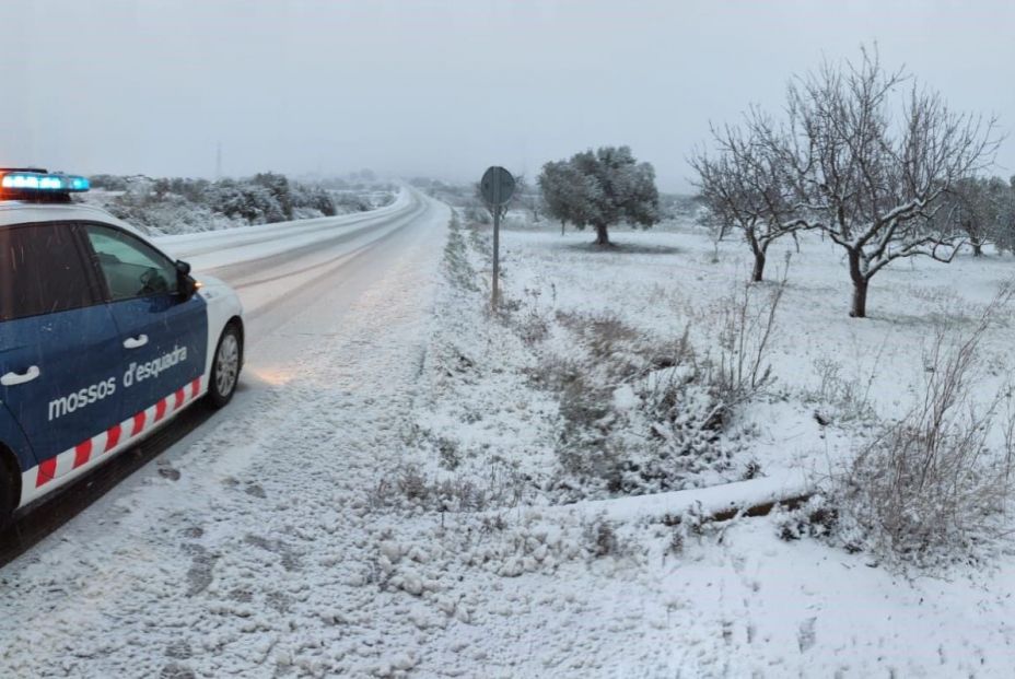  La nieve ha obligado a suspender el transporte escolar de Terra Alta (Tarragona)