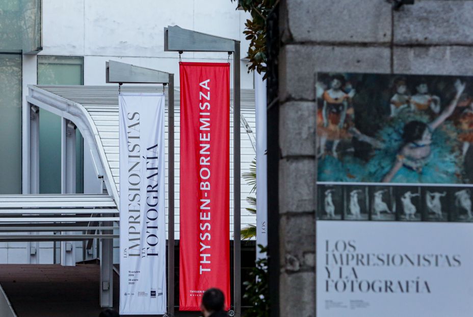 EuropaPress 2591648 Banderolas en la entrada al Museo Thyssen Bornemisza en Madrid a 14 de enero de 2020 