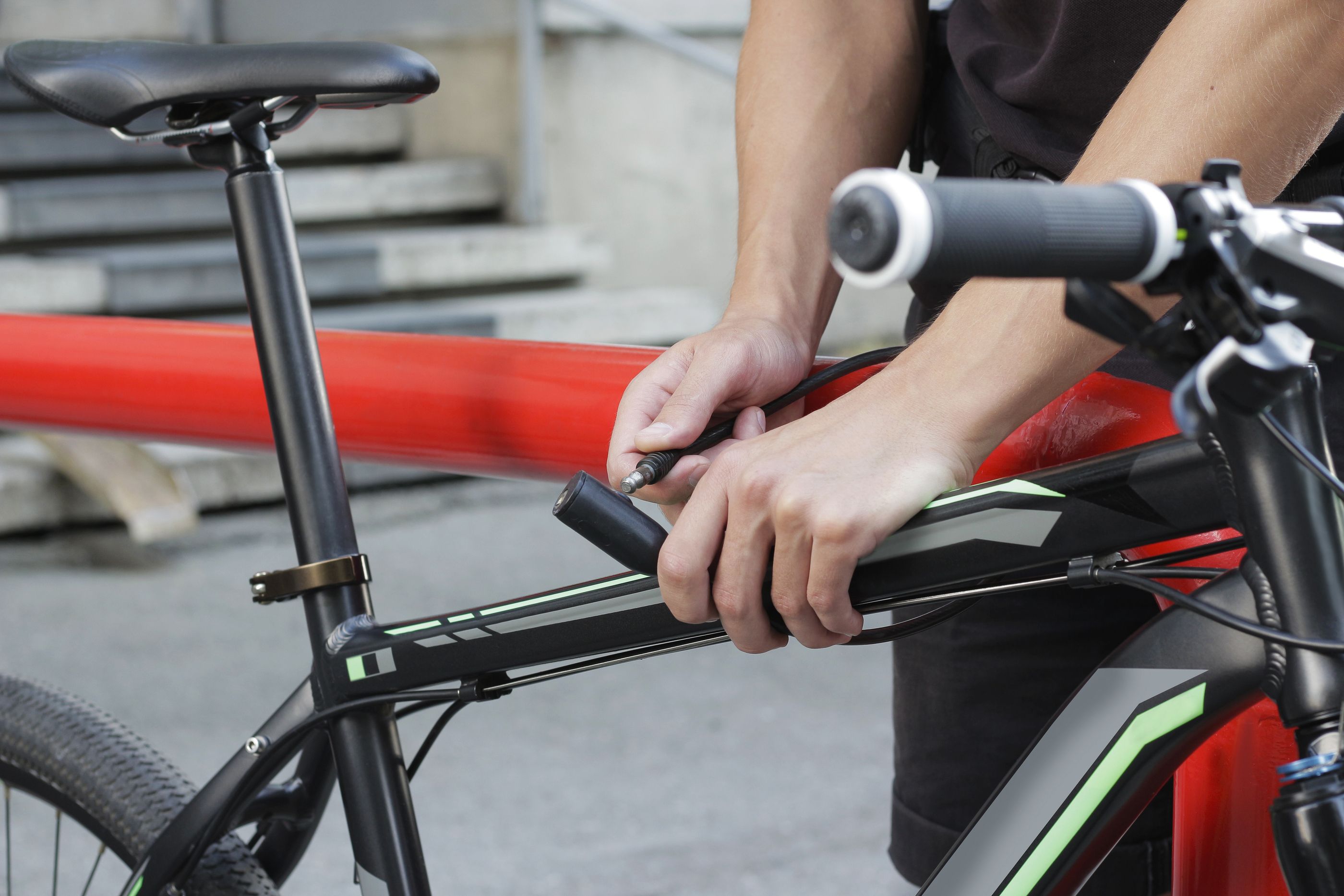La Guardia Civil explica cómo aparcar la bicicleta para evitar que te la roben